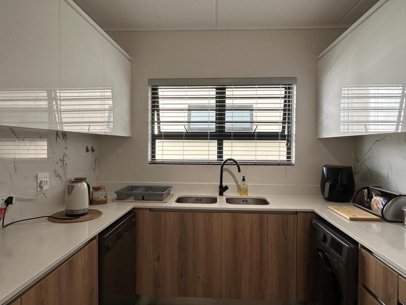 To Let 3 Bedroom Property for Rent in Sandown Western Cape